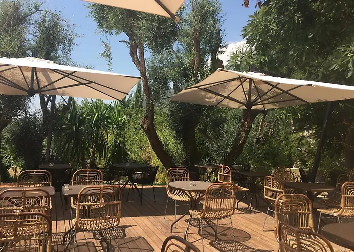 Avocado Hotel Restaurant